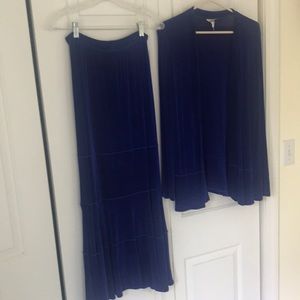Jacket, maxi skirt and top in blue by Caribe.